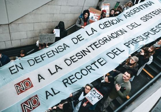 Con Milei cayó 50% la inversión pública en Ciencia y Tecnología