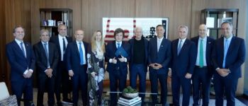 Infames traidores a la Patria